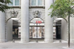 UBS 44